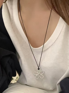 时尚简约银色镂空花朵项链女韩系小花气质高级编织黑绳毛衣链新款