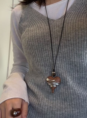 欧美不锈钢缠绕爱心黑檀吊坠项链轻奢高级轻奢百搭ins风毛衣链女