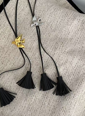 复古金属小鸟形吊坠秋冬新款小众设计毛衣链高级感皮质挂绳吊饰