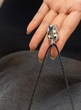 网红同款梦境花园郁金香黑绳项链小众设计感多种戴法长款毛衣链