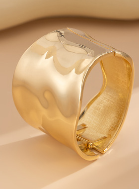 弹簧式光面不规则手镯女 欧美高级感时尚模特T台走秀搭配服装饰品