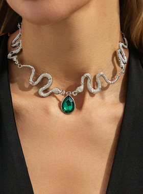 蛇形拼接宝石吊坠项链女2026夏季新潮时尚个性小众设计锁骨链饰品