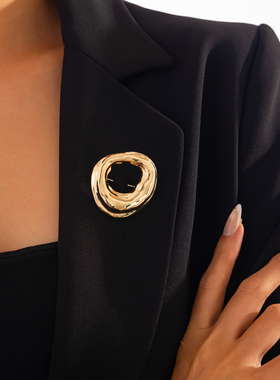金属镂空不规则纹面胸针女 2026春夏新潮时尚个性小众设计感饰品