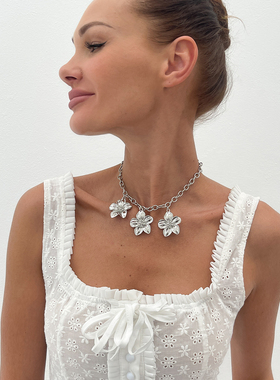 流苏花朵吊坠十字链项链女 2025夏季时尚百搭搭配裙子服饰锁骨链