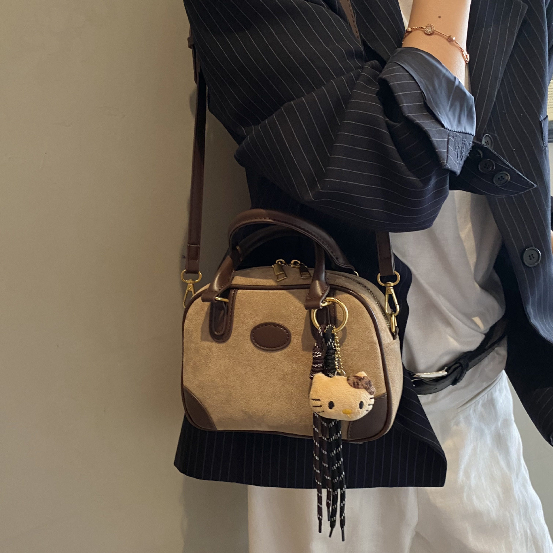 小众复古撞色手提包包女秋冬2025新款韩国小众绒面拼接单肩斜挎包,淘宝优惠券,粉丝福利购,淘宝优惠卷