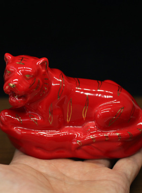 红色陶瓷寅午戌三合摆件生肖虎马