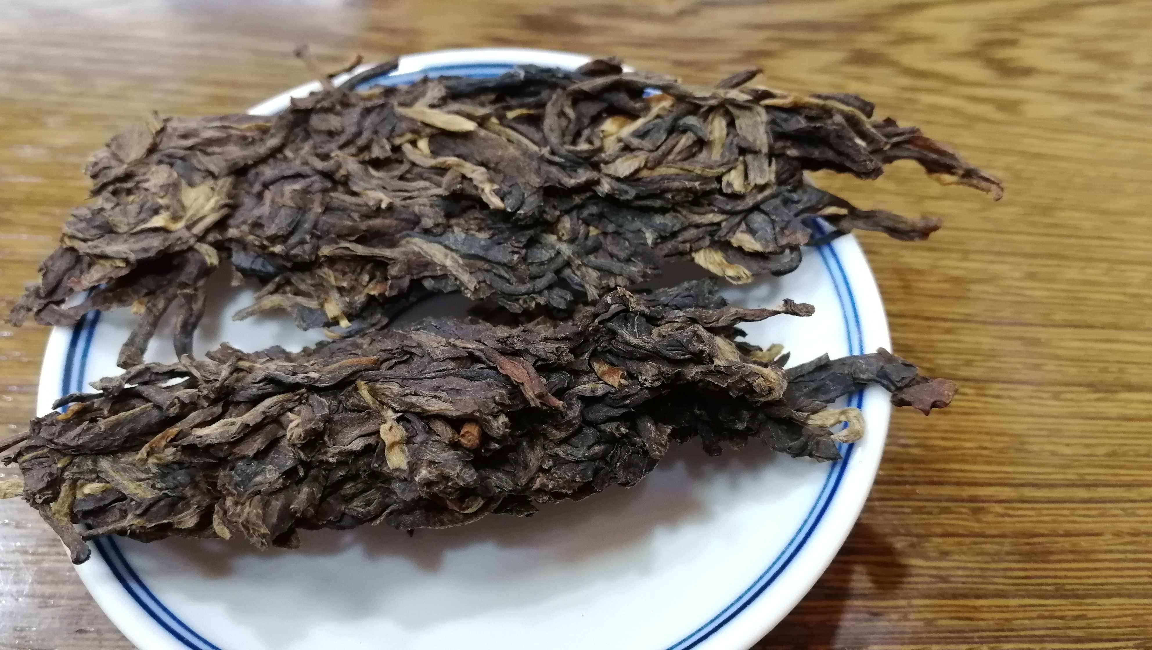 南峤茶厂“布朗之春”-2006年青饼普洱茶-357g