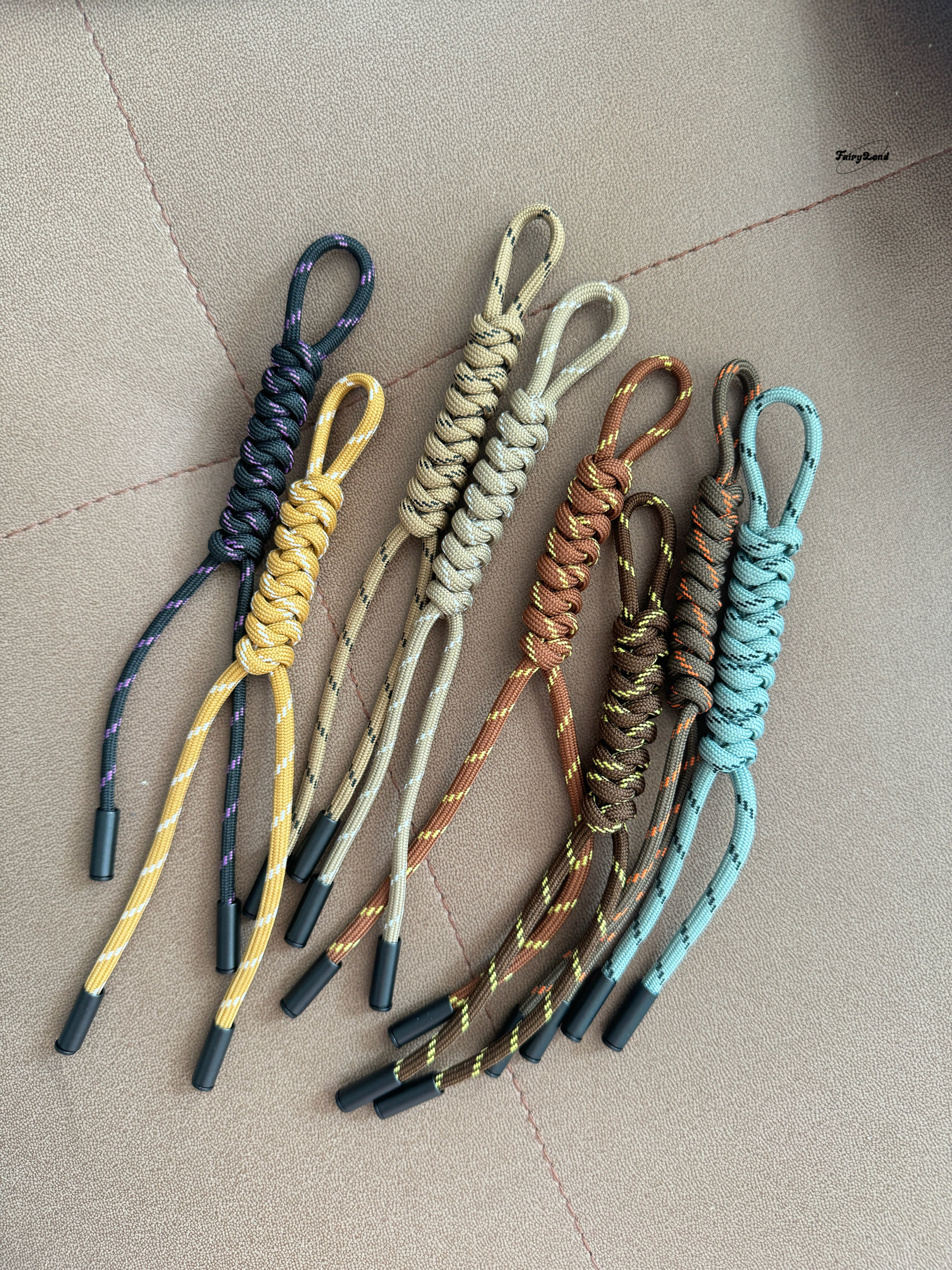 Customized low-saturated retro miu style hand-woven core-spun rope mountaineering sports style bag pendant brown