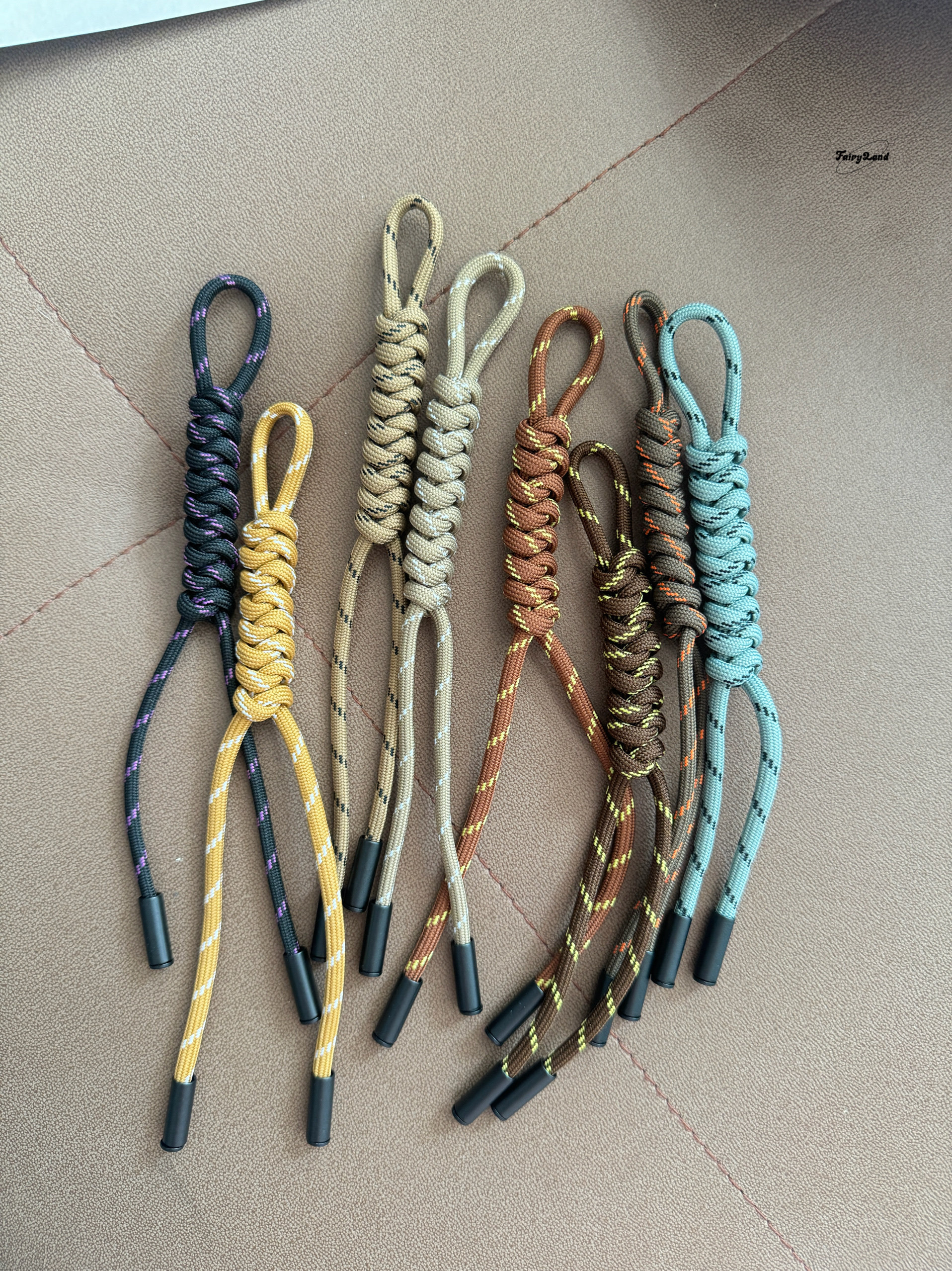 Customized low-saturated retro miu style hand-woven core-spun rope mountaineering sports style bag pendant brown