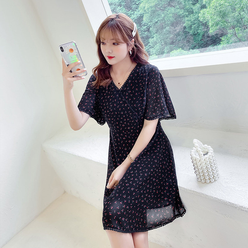 2020夏季新款樱桃花边v领碎花裙 绮娑女装大码女装