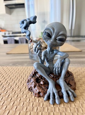 外星人摆件3D打印冥想模型桌面手办装饰电脑男生高级感公仔玩偶