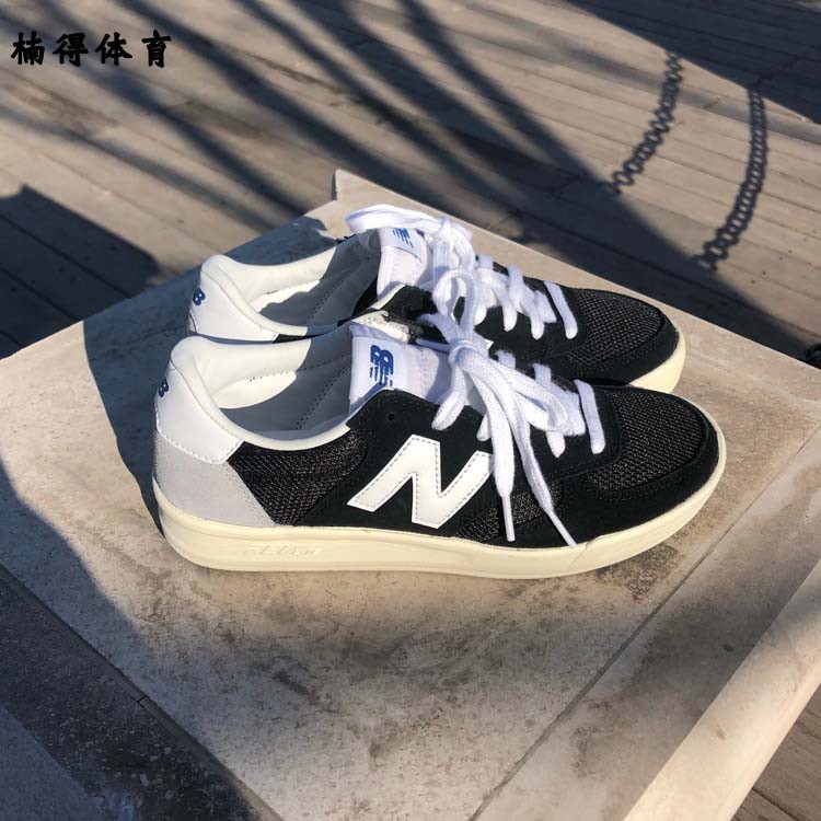 楠得体育 NEW BALANCE/NB男女运动休闲黑白板鞋 CRT300FO - 图1