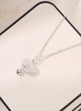 夏季新款小猪玉髓项链女高级感时尚百搭轻奢设计感吊坠门店