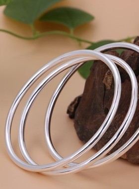 多圈足银光面实心时尚风圆条手镯