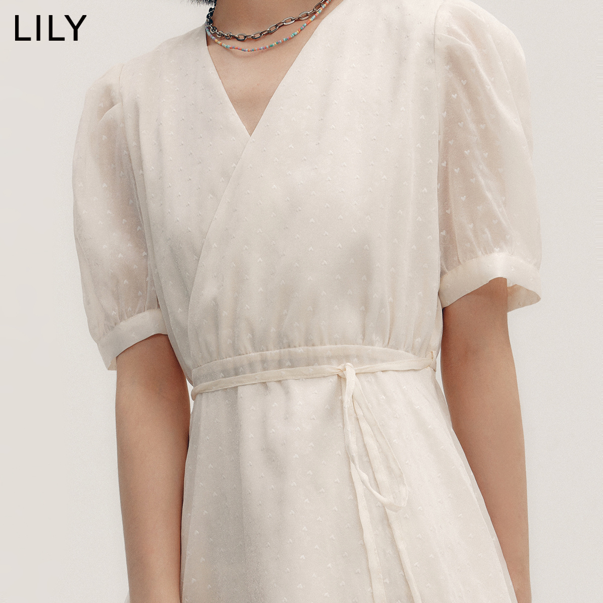 LILY2022秋新款女装优雅气质纯色显瘦V领浪漫泡泡袖高腰款连衣裙 - 图2