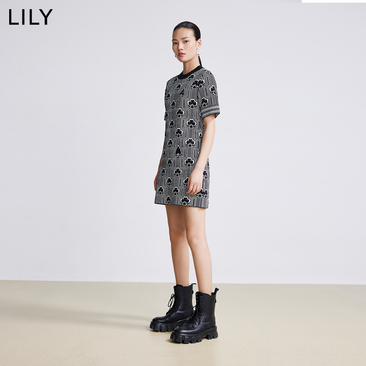 【商场同款】LILY2022春新款女装时尚四叶草提花修身针织式连衣裙 - 图1