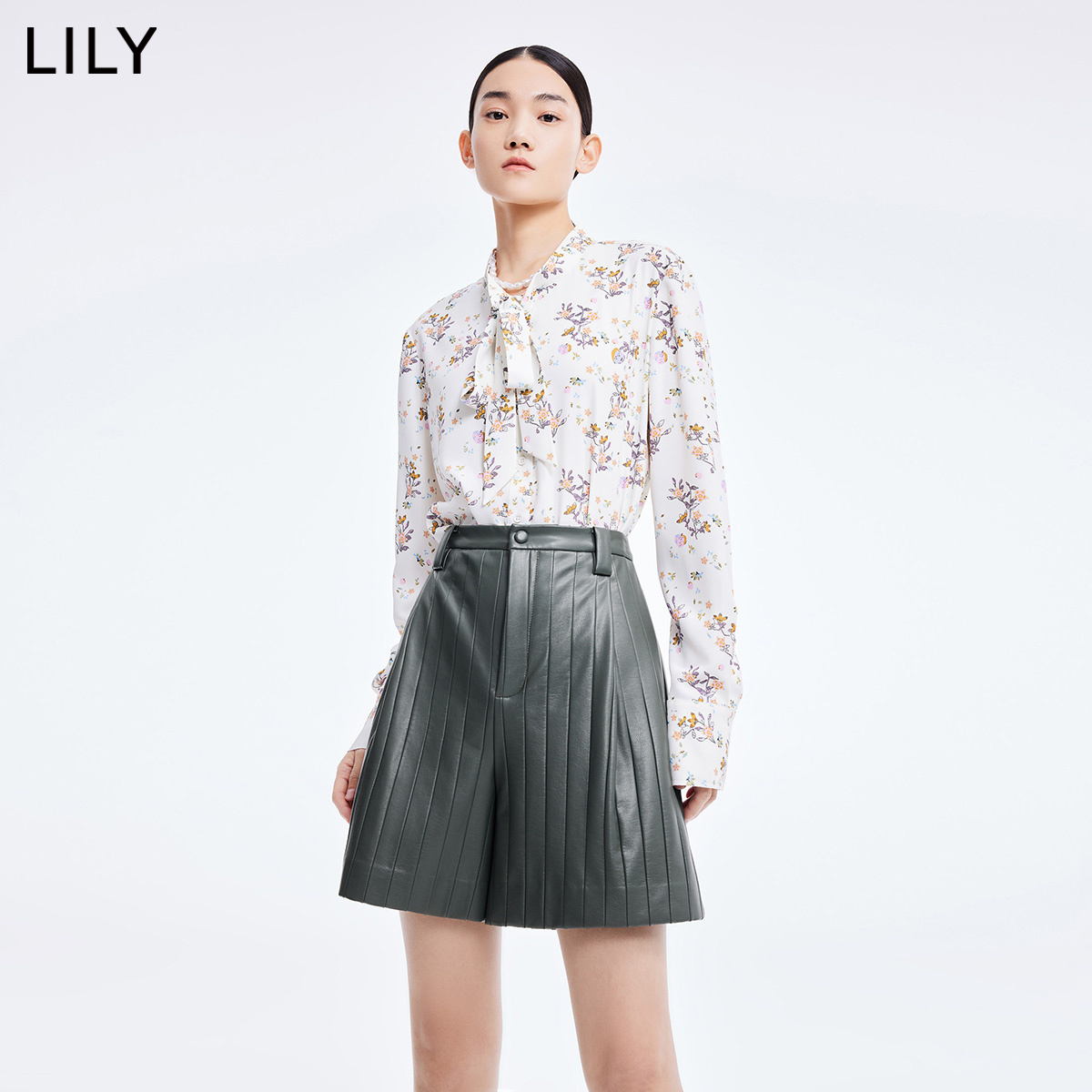 【商场同款】LILY2022夏新款女装时尚休闲感显瘦高腰阔腿皮质短裤 - 图1