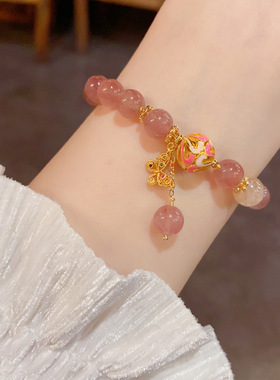 小众时尚简约超仙草莓晶黄塔晶蝴蝶手串女个性轻奢设计感手饰批发