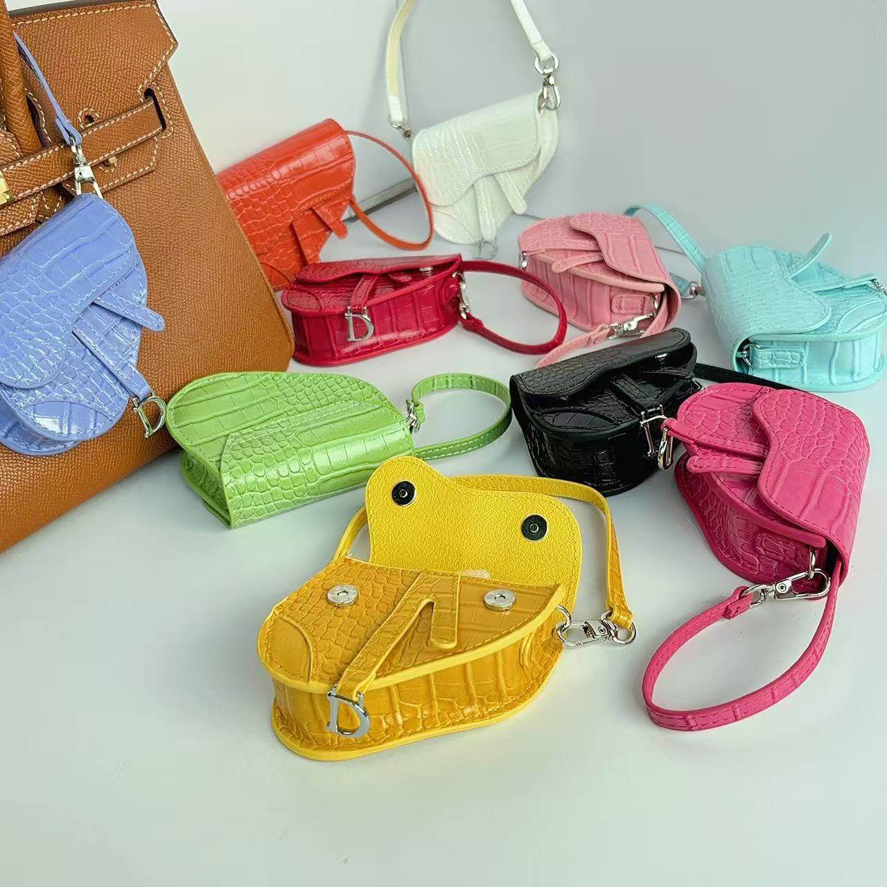 新款迷你马鞍包创意零钱包时尚耳机包汽车挂饰包挂件盲盒对对碰女,淘宝优惠券,粉丝福利购,淘宝优惠卷