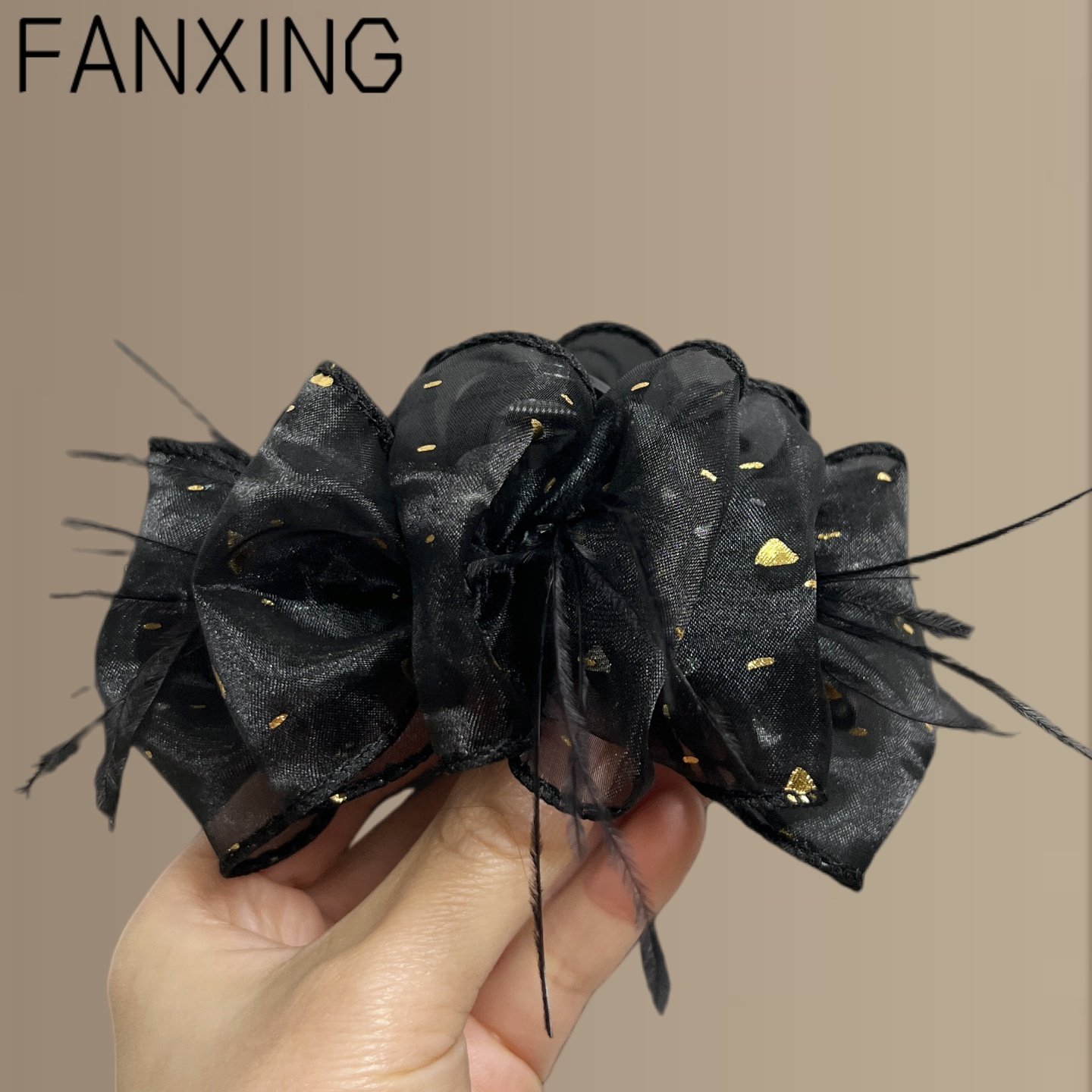 【星羽仙踪】超仙羽毛花朵抓夹公主头发夹大号鲨鱼夹气质旅行发卡,淘宝优惠券,粉丝福利购,淘宝优惠卷