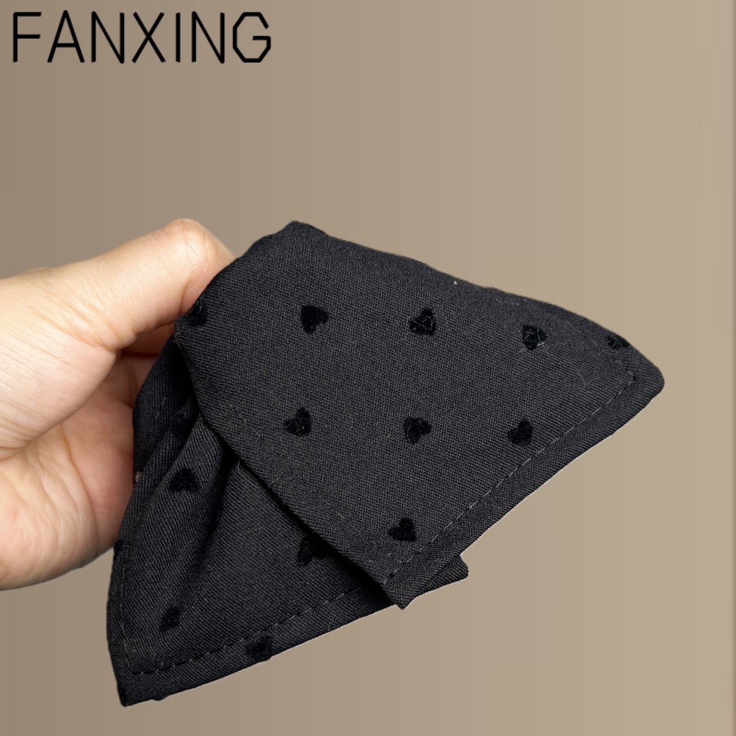 【首尔暮色】爱心布艺三角抓夹时尚大号鲨鱼夹后脑勺抓夹旅行发卡,淘宝优惠券,粉丝福利购,淘宝优惠卷