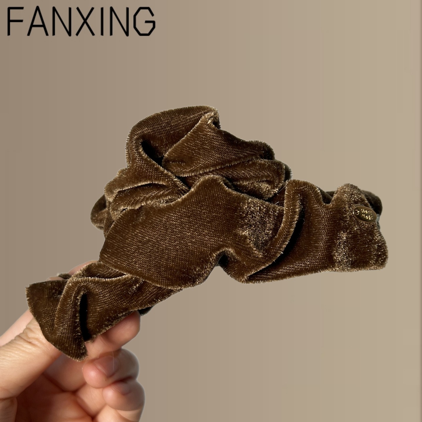 【榛果特调】法式丝绒褶皱抓夹大号后脑勺鲨鱼夹旅行发卡百搭发抓,淘宝优惠券,粉丝福利购,淘宝优惠卷