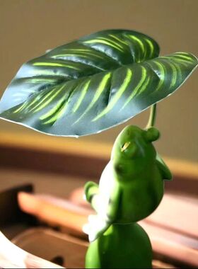 树叶乘凉仿真青蛙摆件鱼