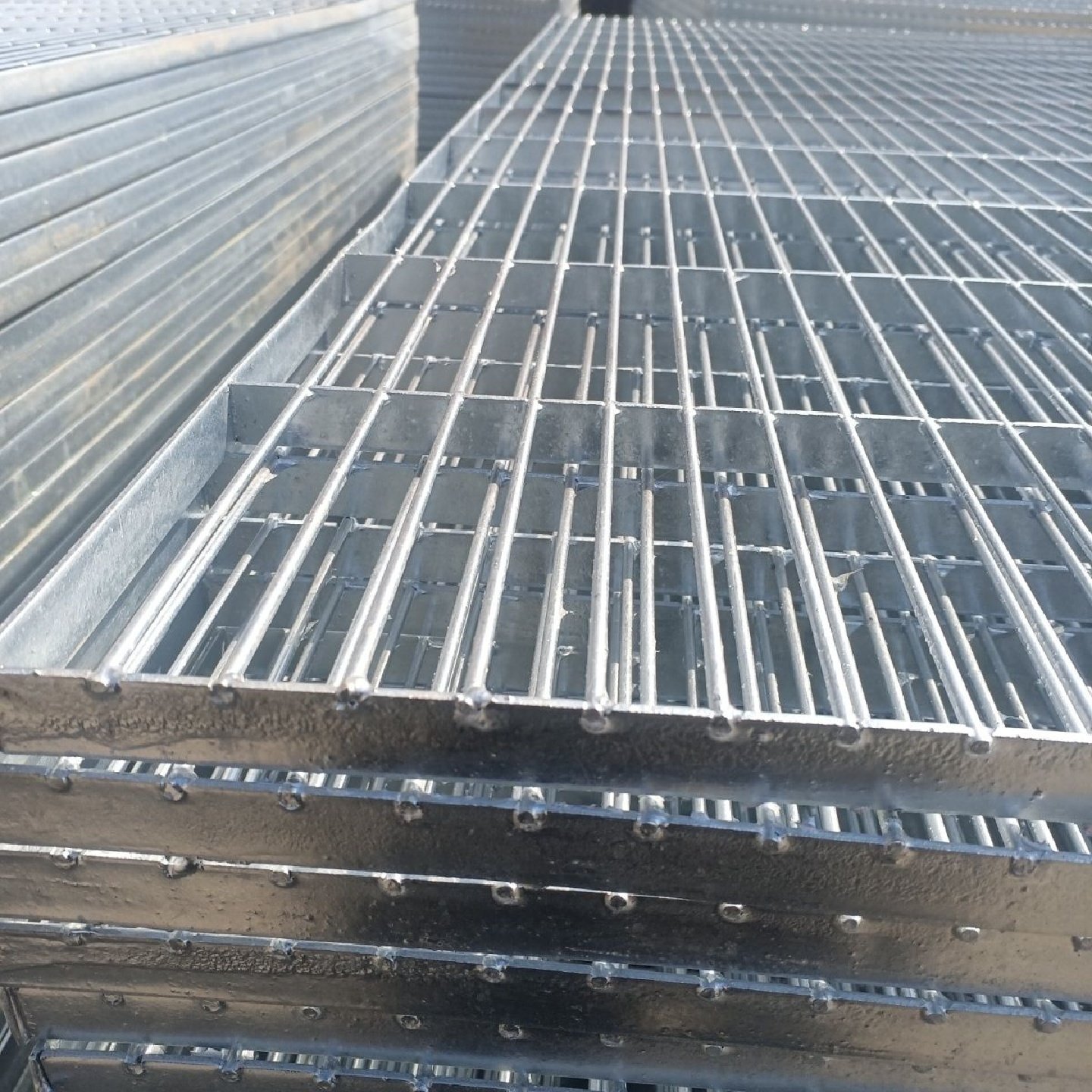鸽舍底网漏粪板镀锌养殖网钢格板格栅盖板平台踏步热镀锌扁铁地网,淘宝优惠券,粉丝福利购,淘宝优惠卷