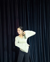 Chinese dance practice with modern dance-based training in classical dance practice with trumpeter sleeves flutter and functional