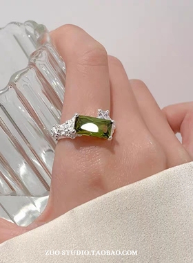 女高级感祖母绿开口戒指