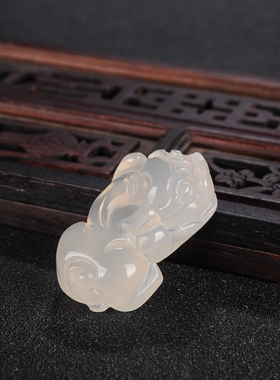 冰种玉髓男女款貔貅聚财白玛瑙