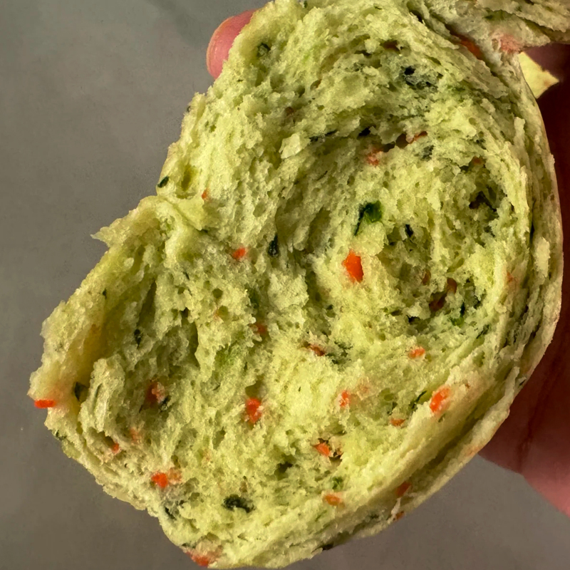 Spinach, carrot, cornmeal, vegetable steamed buns, pure handmade steamed buns, breakfast, instant staple food, pasta