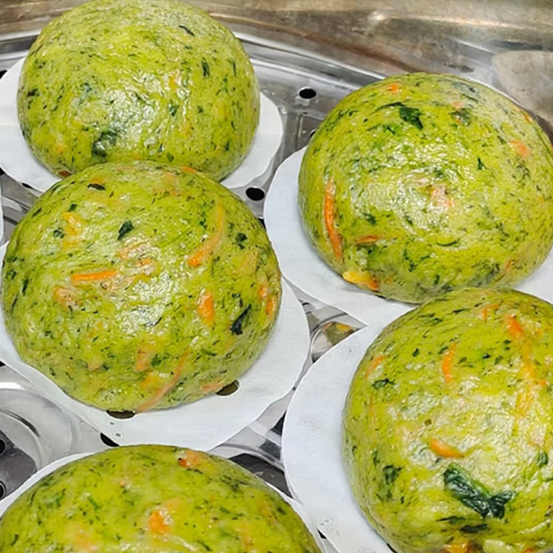 Spinach, carrot, cornmeal, vegetable steamed buns, pure handmade steamed buns, breakfast, instant staple food, pasta