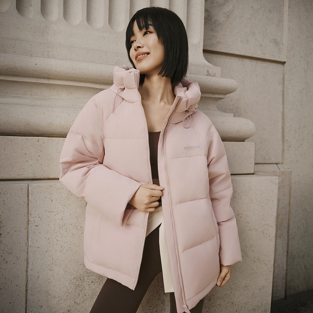 波司登2025经典休闲女款连帽百搭时尚冬季中款短款羽绒服