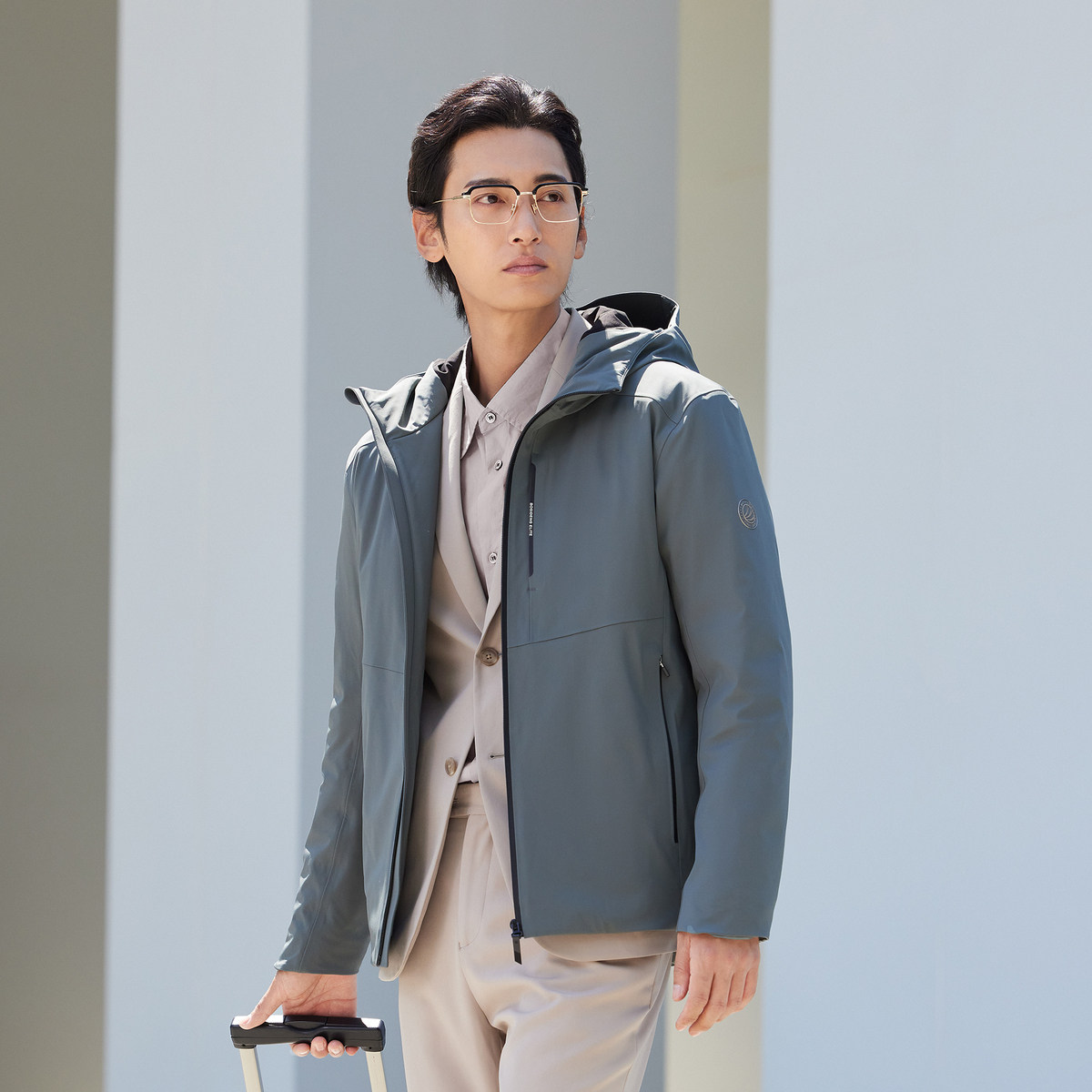 波司登2024秋季男短款经典商务鹅绒连帽外套羽绒服