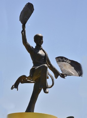 打腰鼓人物雕塑少数民族民俗文化