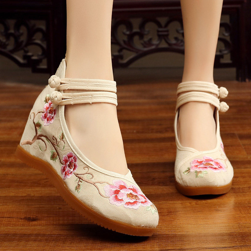 苗族绣花鞋内增高民族风女鞋中式婚鞋新娘秀禾鞋古风布鞋羌族布鞋,淘宝优惠券,粉丝福利购,淘宝优惠卷