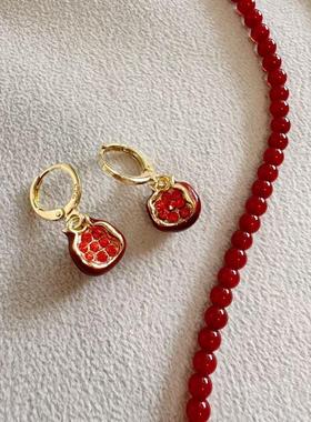 石榴树下｜复古百搭安哥拉红套装