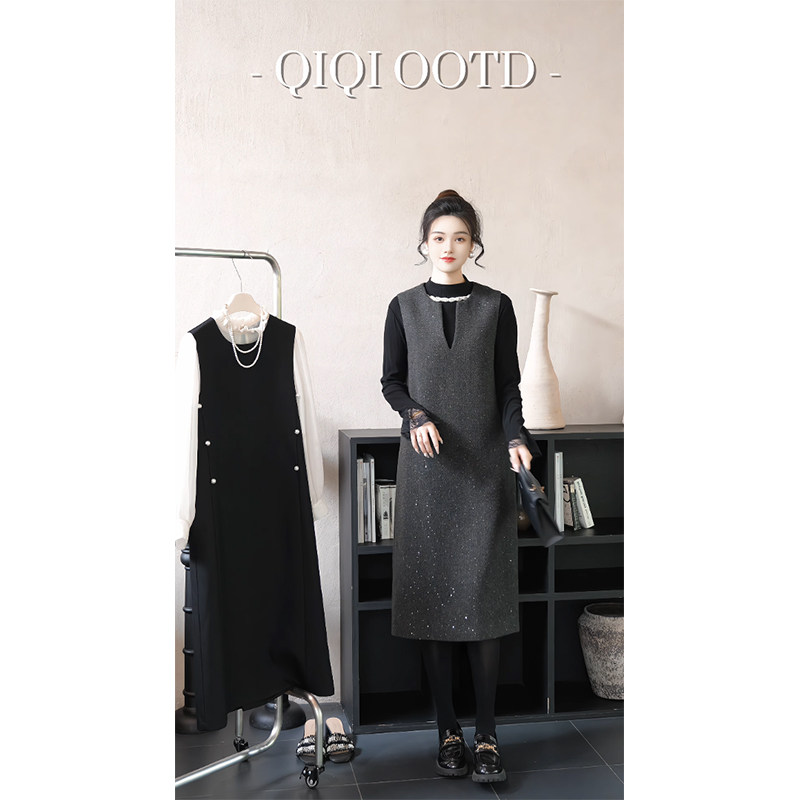 柒院家大码女装V领纯色烫钻背心连衣裙2025秋新款宽松遮肉中长裙