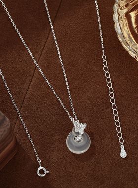 s999纯银足银镶钻蝴蝶平安扣项链女玉髓锁骨链轻奢感吊坠项链