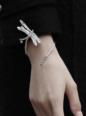 東黑三白/ 蜻翅振凝光 s930纯银原创设计铃铛女蜻蜓小众手镯礼物