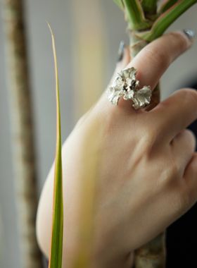 東黑三白/ 鸢尾一朵  s930纯银设计感肌理做旧小众开口女戒指礼物