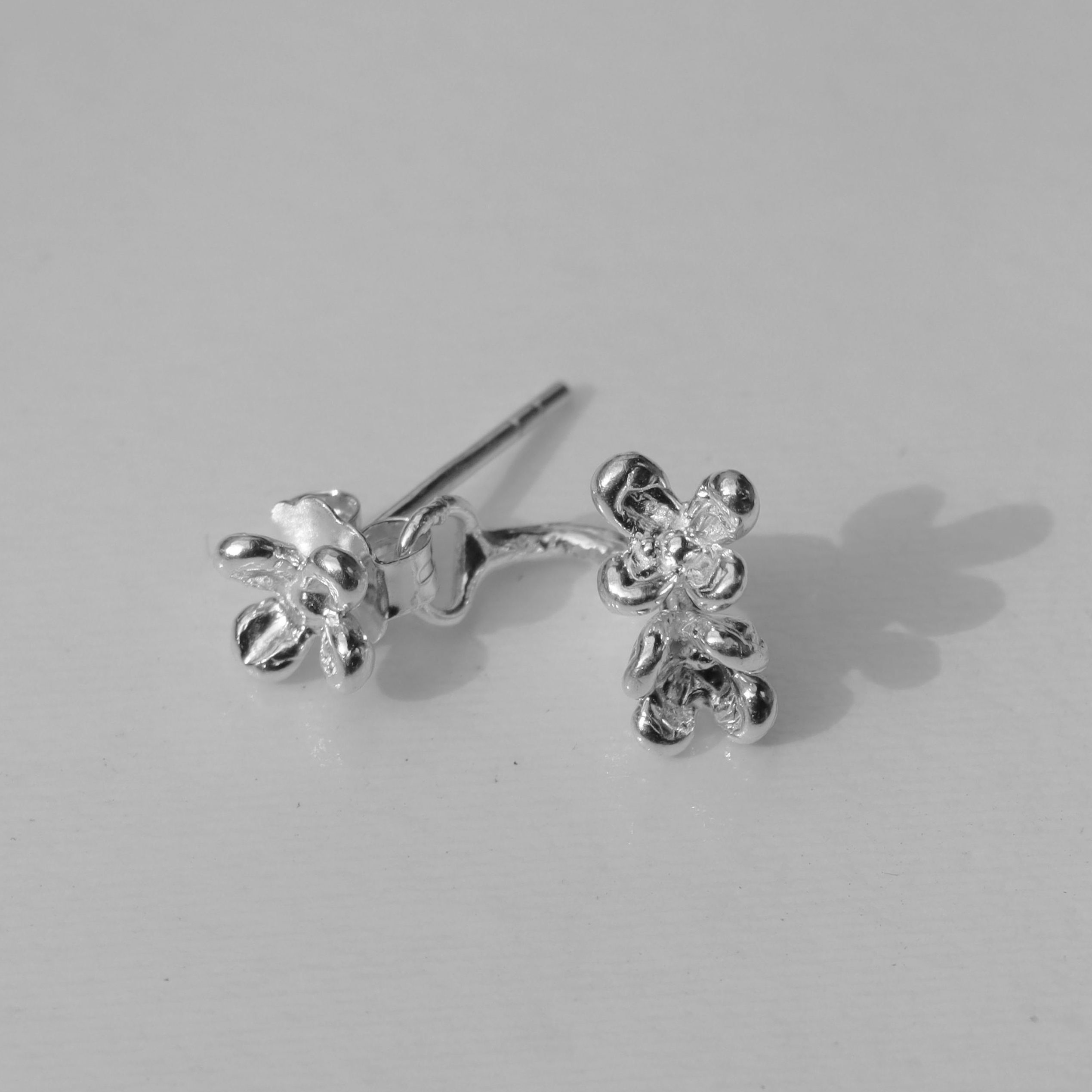 東黑三白/ 小桂花  s930纯银原创设计感简约百搭小巧养耳钉礼物,淘宝优惠券,粉丝福利购,淘宝优惠卷