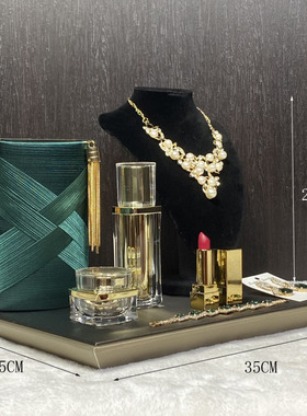 女士样板房间衣柜化妆品首饰摆件