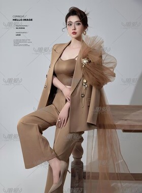 影楼新款拽姐酷风个人形象照女士西装礼服韩系杂志肖像艺术照服装