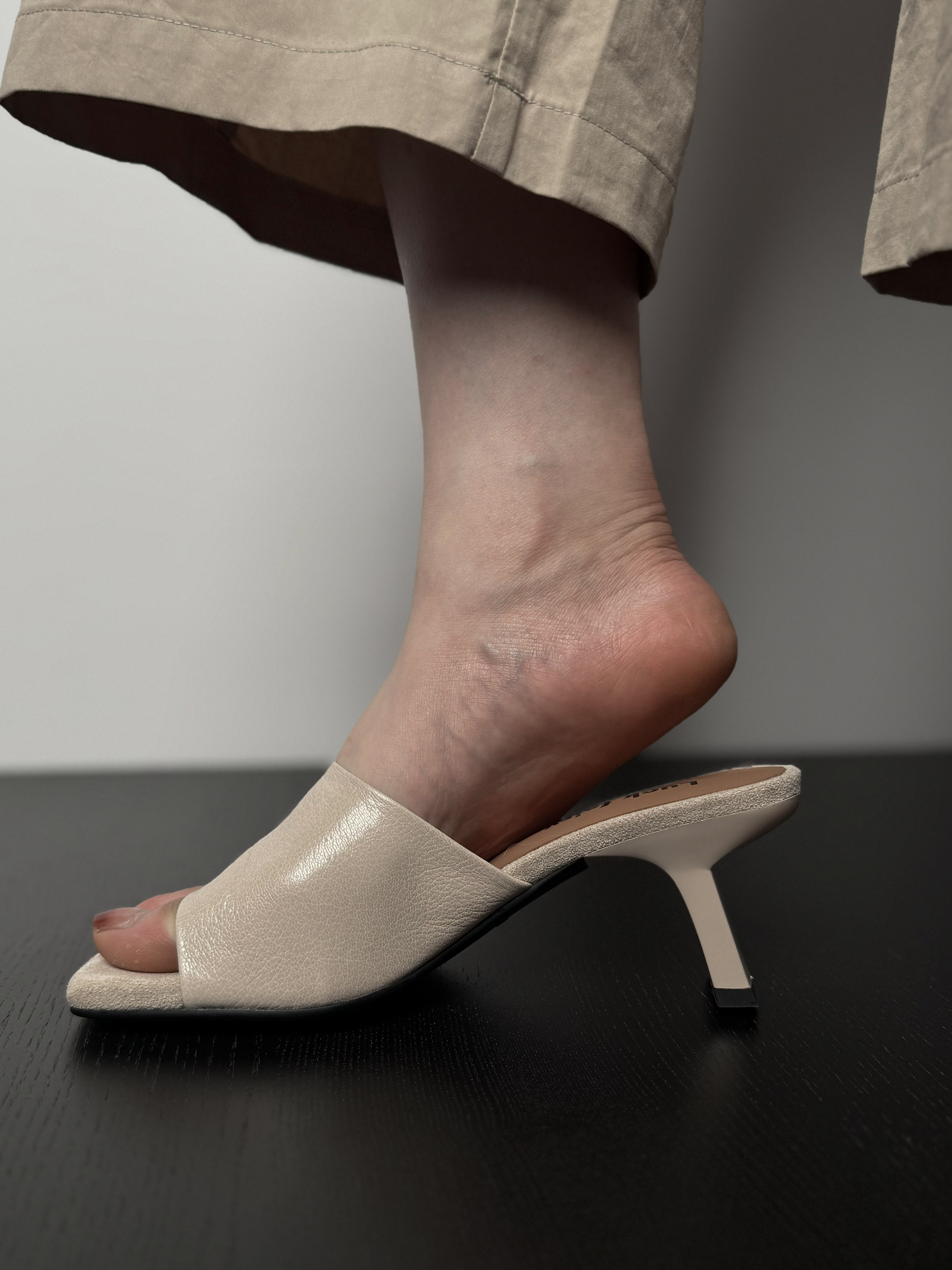 Fermina 小众粗跟拖鞋女夏季外穿一字拖百搭软面羊皮凉拖2024新款,淘宝优惠券,粉丝福利购,淘宝优惠卷