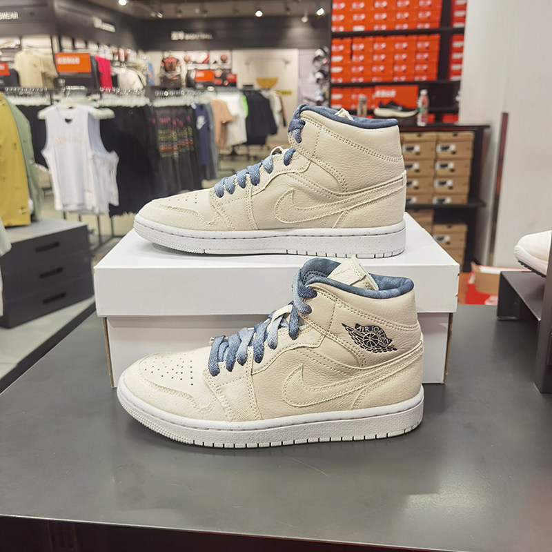 正品NIKE/耐克AIR JORDAN 1女子复古休闲高帮板鞋 DM9126-104 - 图1
