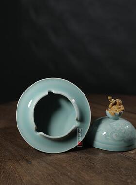 龙泉青瓷瑞兽中式烟灰缸