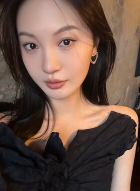 法式小众设计立体黑色桃心耳钉