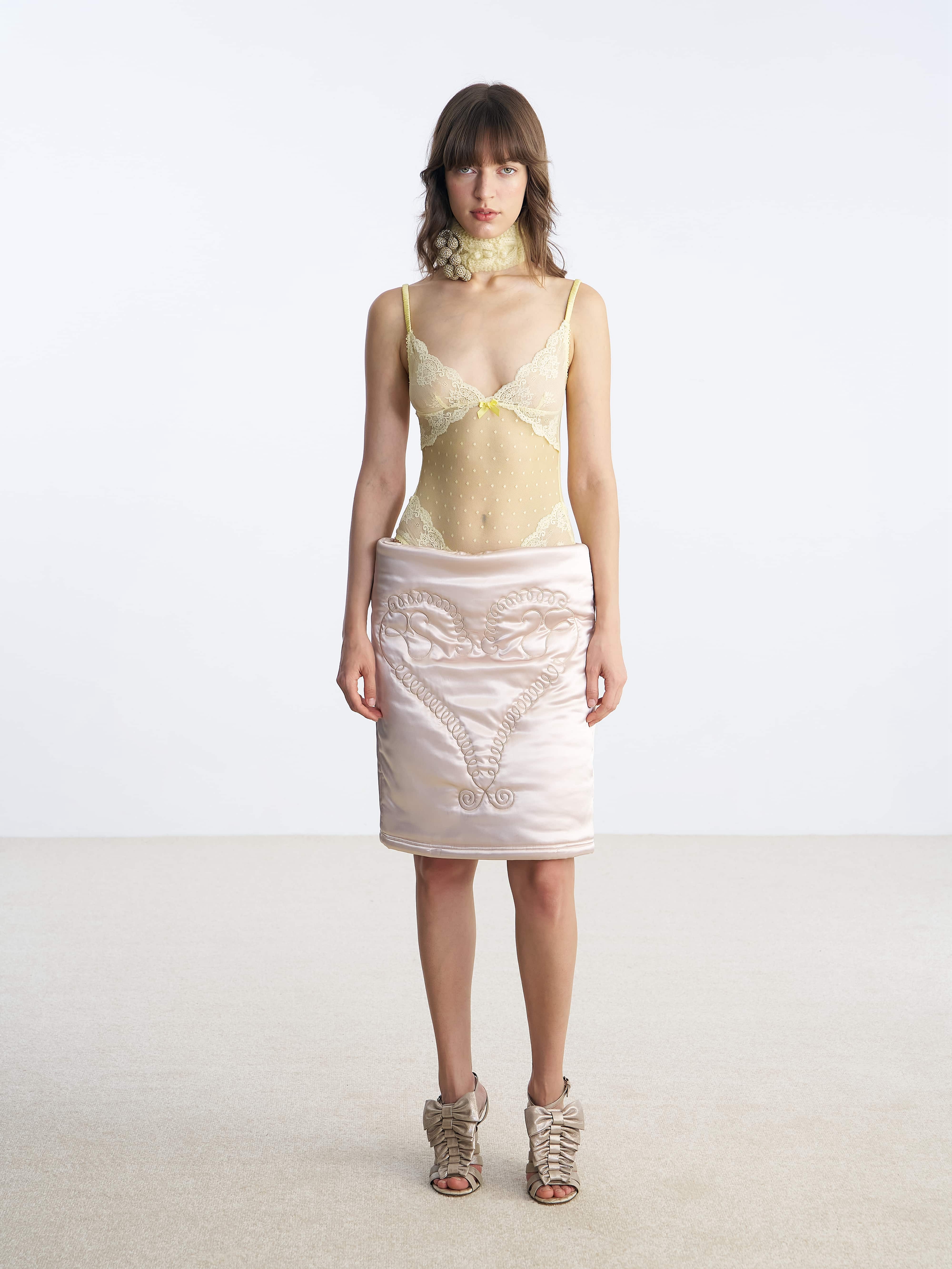 【季末七折】Nodress 杏色爱心藤蔓刺绣夹棉刺绣原创设计半身裙 - 图1